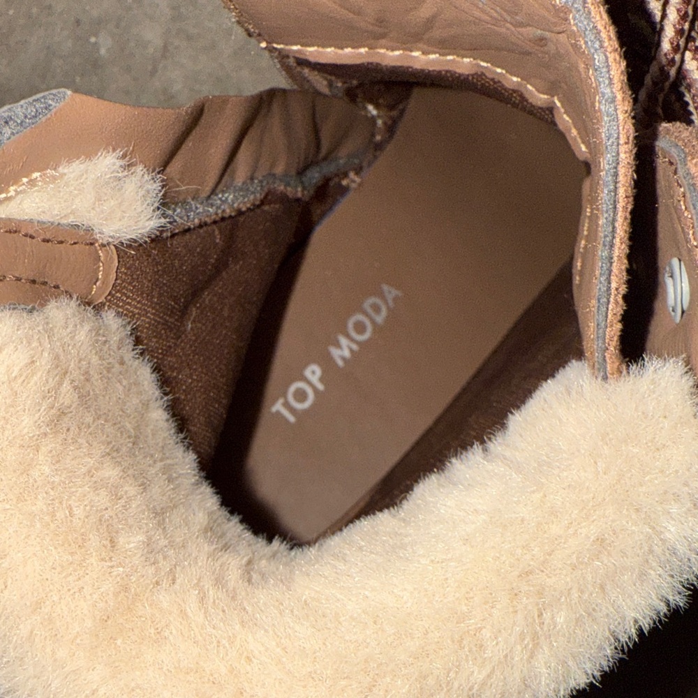 TOP Moda Brown Lace Up Boots with Fur Trim - Picture 4 of 4
